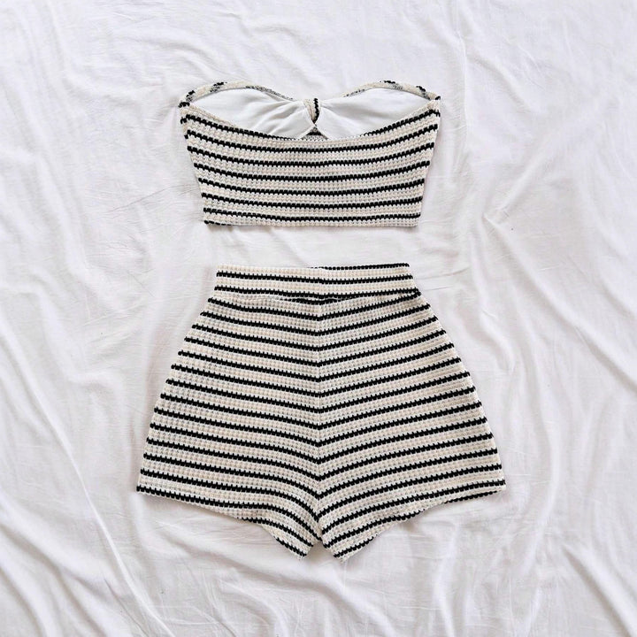 Dame bandeau-top og short-sæt med maritimt stribemønster Skovae