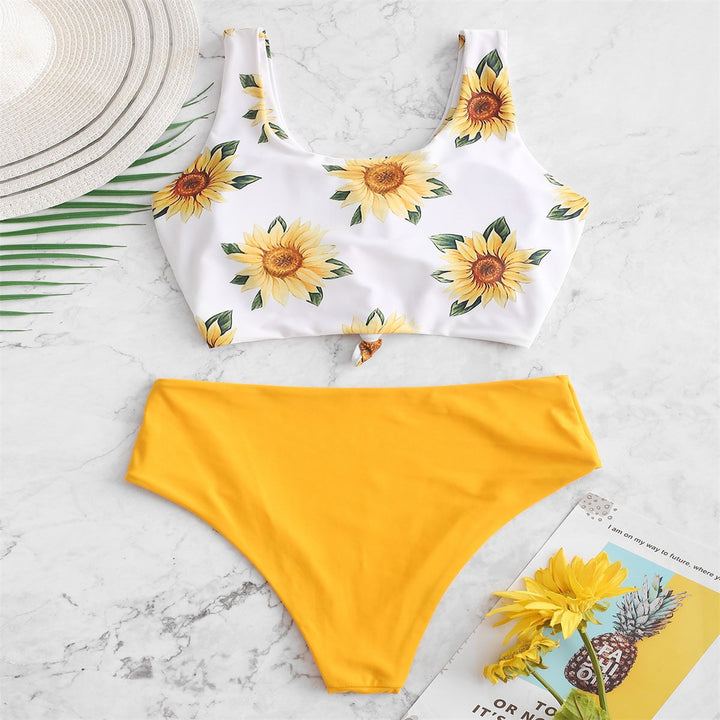 Dame bikini-sæt med blomsteret top og højt skåret trusse Stilla