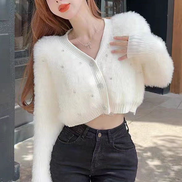 Femme Luxe Kort Fuzzy Cardigan med Knapdetalje Stilla