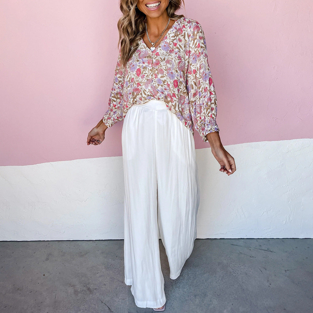 Damebluse i luftig boho-stil med florale mønstre Stilla