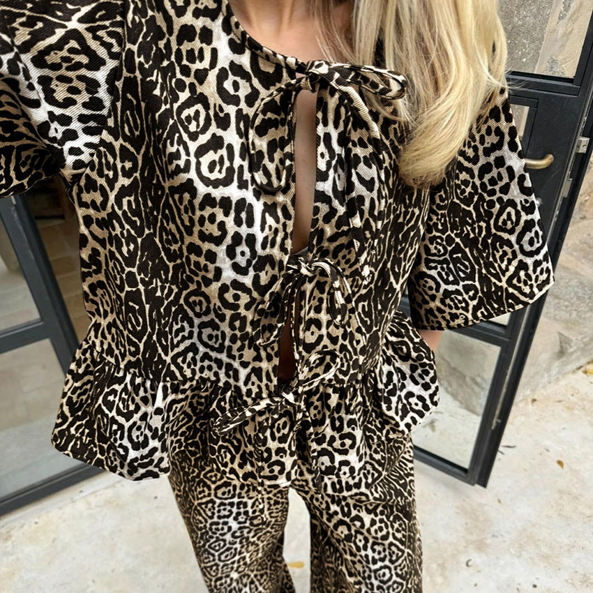 Dame sæt bestående af afslappet top og brede palazzo-bukser med leopardmønster Stilla