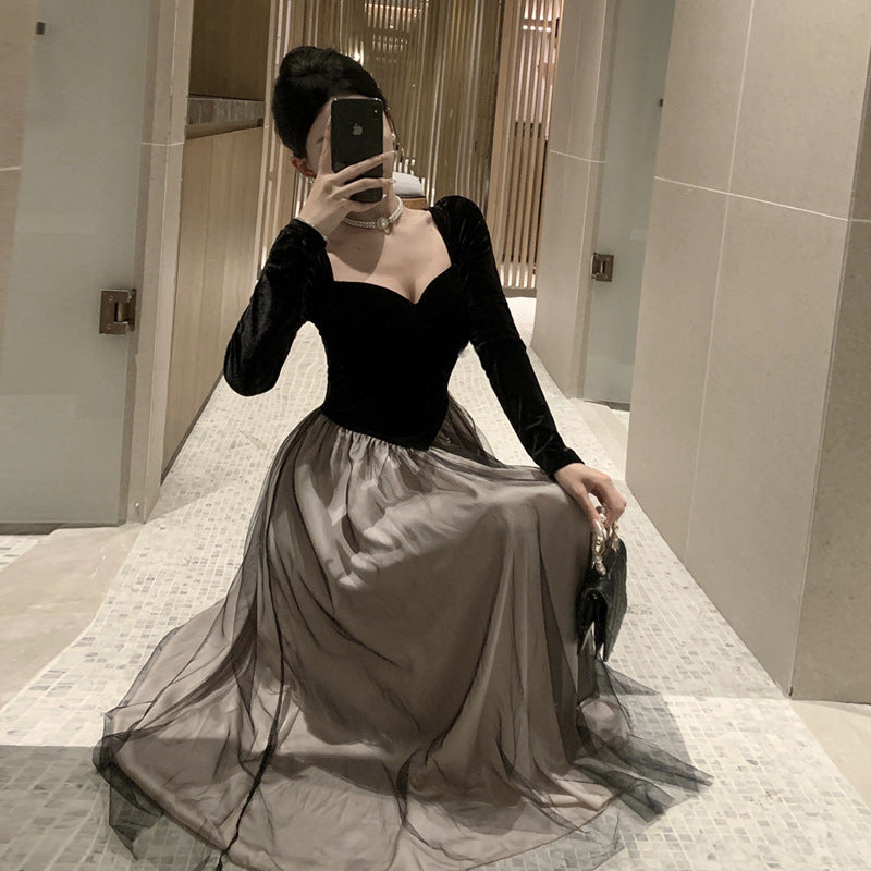 Stilla | Sofistikeret Velour Spliced Tulle Kjole