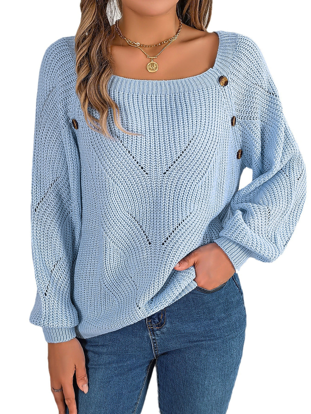 Dame luftig strikket sweater med dekorative knapper og hulmønster Stilla