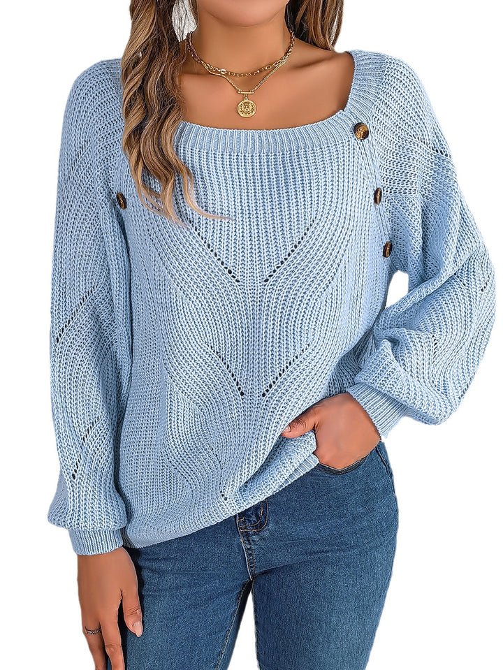 Dame luftig strikket sweater med dekorative knapper og hulmønster Stilla