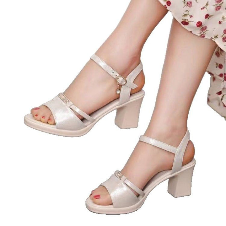 Dame blokhælsandaler med elegante remme og fashionabel glimmeraccent Stilla