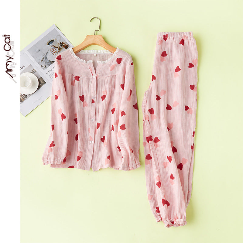 Dame Pyjamasæt med romantisk hjerte-motiv og feminin knapstol Stilla