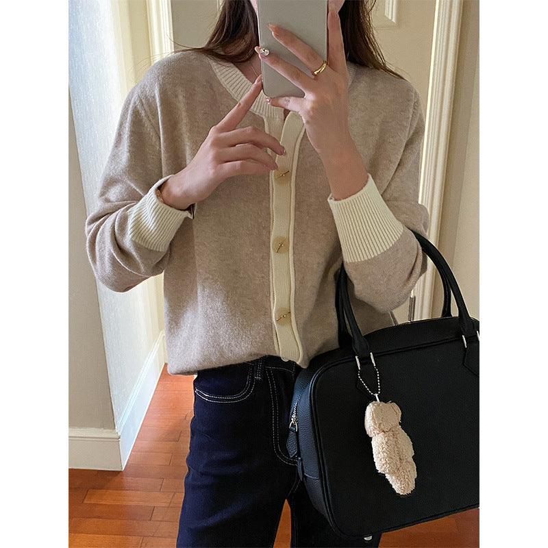 Kvinders hyggelige strikket sweater med knapdetaljer Stilla