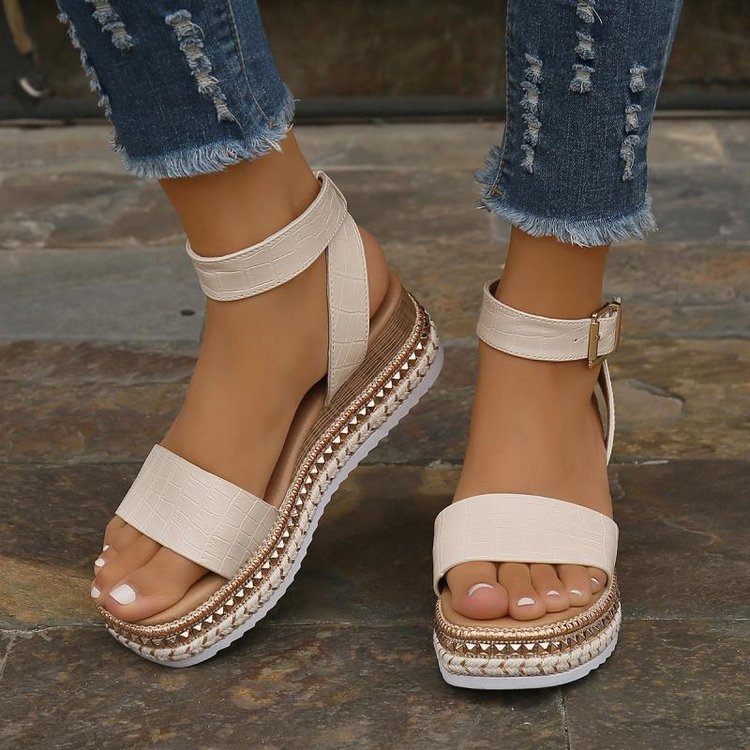Dame wedge-sandaler med elegant remdesign og moderigtigt fodbetr Stilla