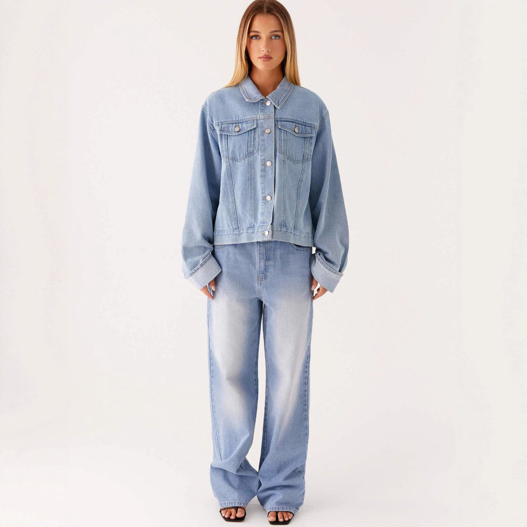 Dame trendy denimjakke i afslappet snit med påsyede lommer og knapdetaljer Skovae