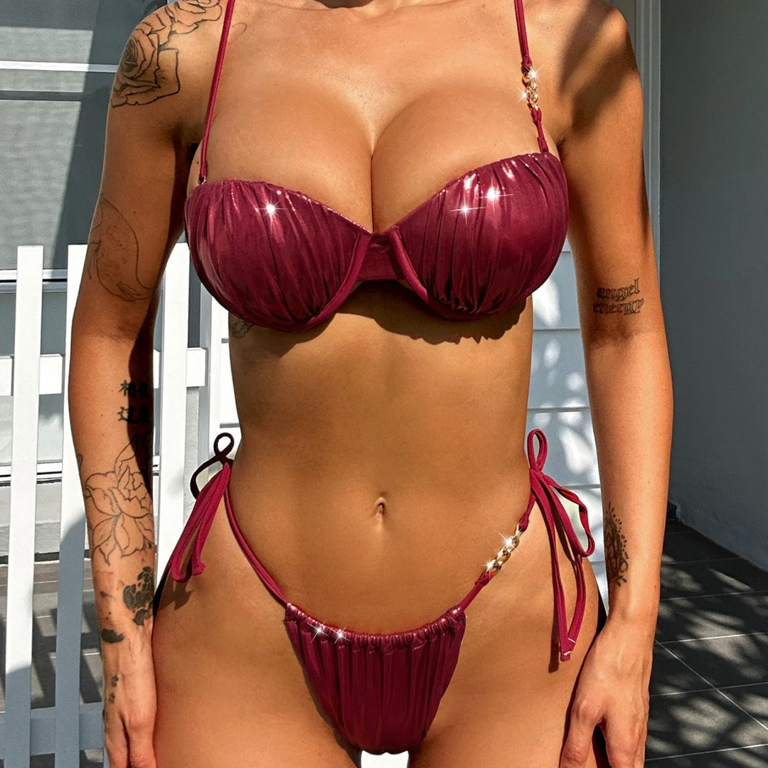 Dame Bikini med skinnende overflade-design og justerbare snøre detaljer Stilla