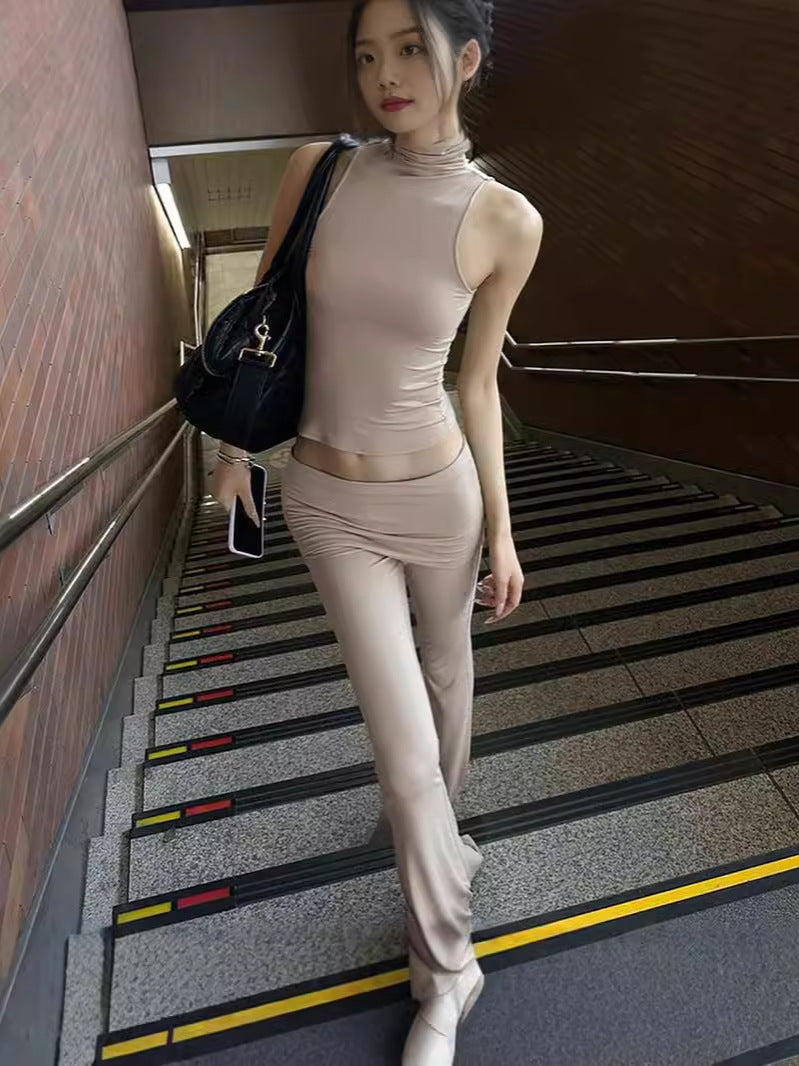 Dame Figurtilpasset Ensemble med Turtleneck og udvidede bukser Stilla