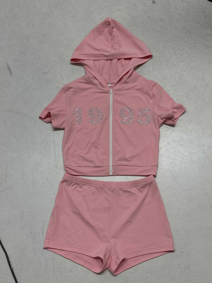 Dame sporty cropped hoodie-sæt med korte shorts og glansfulde accenter Skovae