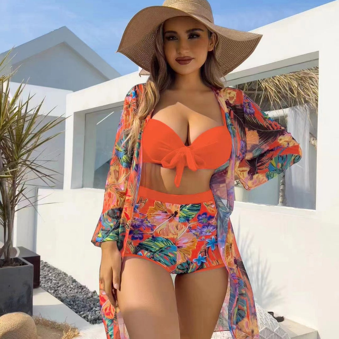 Dame bikinisæt med blomster-top og højt skårne shorts Stilla