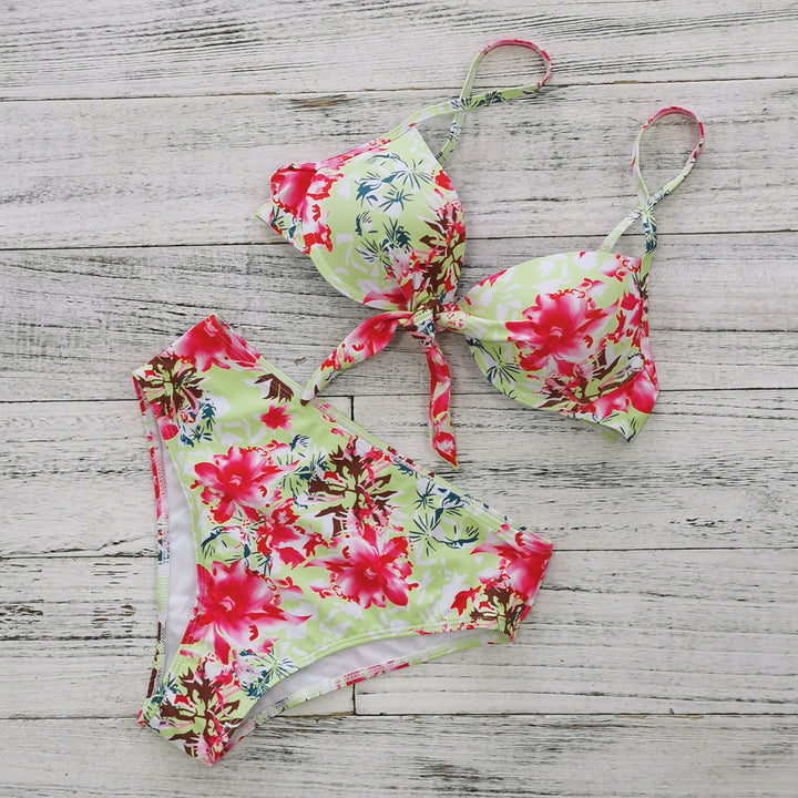 Dame bikini-sæt med blomstret snorebånd og højt taljebånd Stilla