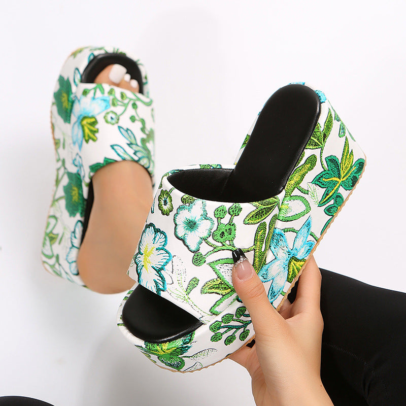 Dame platform-sandaler med blomsterdesign og skridsikker sål Stilla