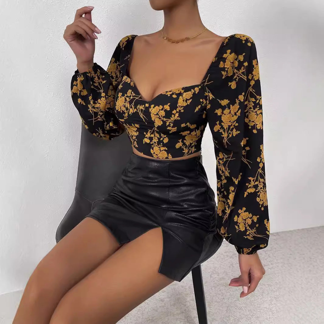 Kvindernes crop top med blomster mønster og elegant puffærme Stilla
