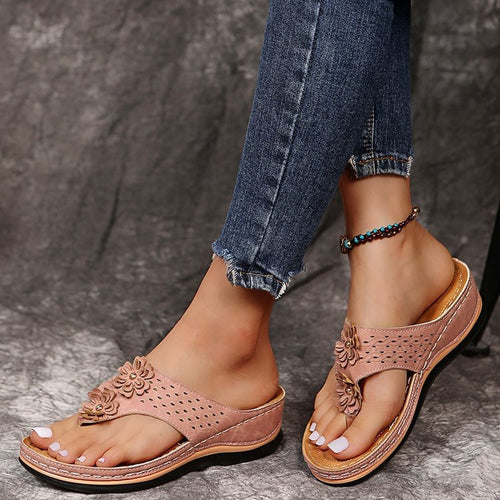 Dame flip-flops med luftig overfladestruktur og blomsterdesign Stilla