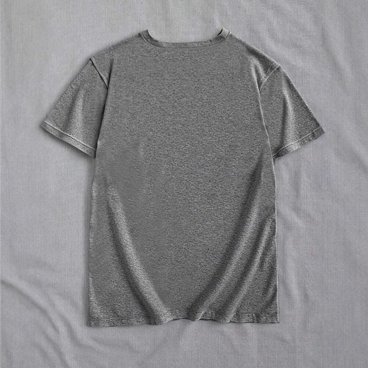 Dame T-shirt med kunstnerisk sommerfugledesign og hjerteformen accent Skovae