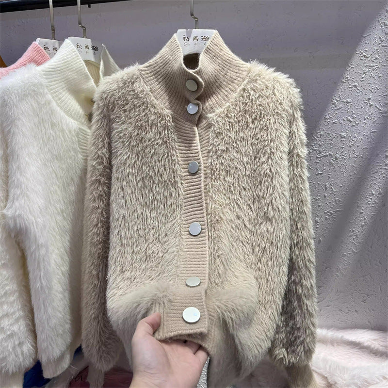 Femme Plush Strikjakke med Knapdetaljer Stilla