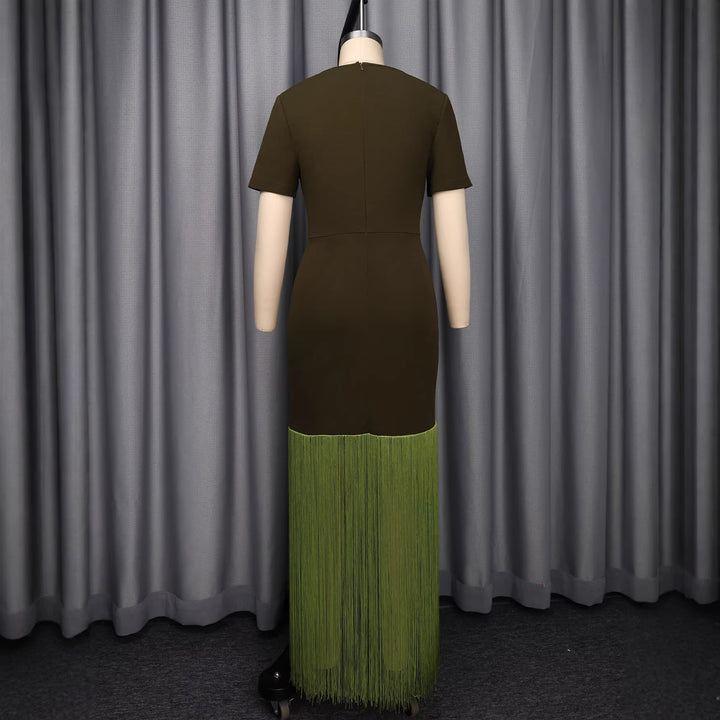 Damer elegant kjole med asymmetrisk kant og moderne cut-out Skovae