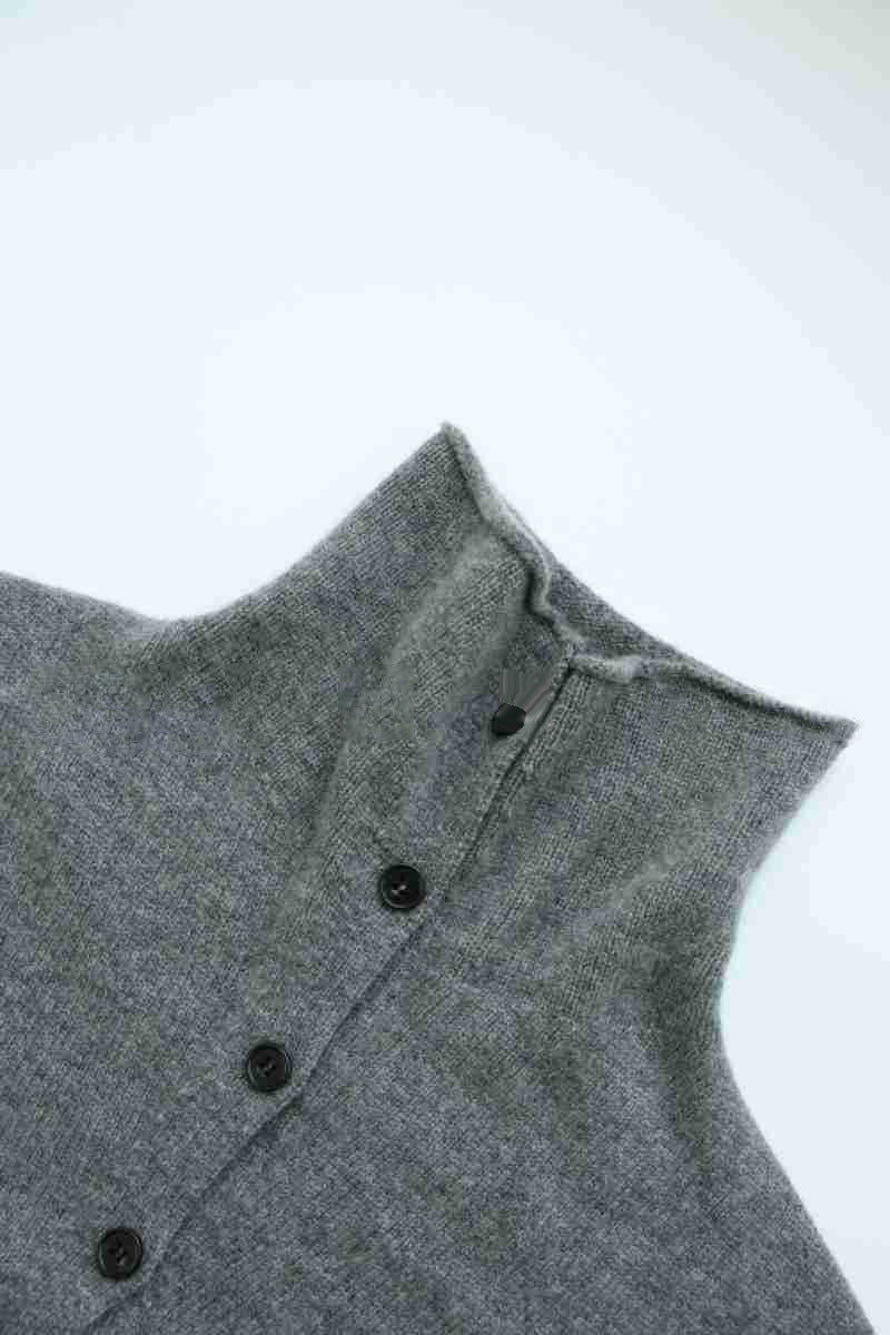 Kvindernes fashionable strikkede cardigan med høj krave og knaplukning Stilla