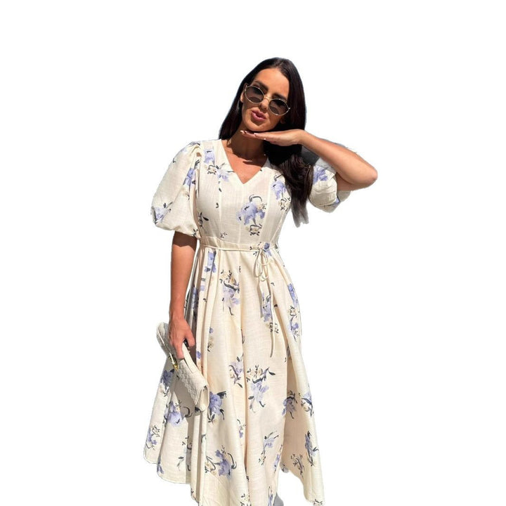 Dame Blomstrende Maxikjole med voluminøse Puffærmer og svajende Kant Stilla