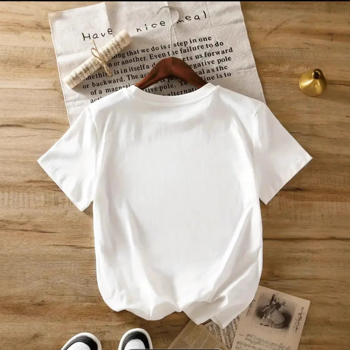 Dame T-shirt med kunstnerisk lotuselement og inspirerende meditationsprint Stilla