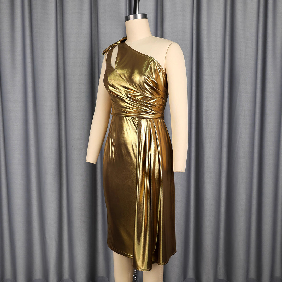 Dame Elegant aftenkjole med asymmetrisk snit og voluminøst draperingselement Skovae