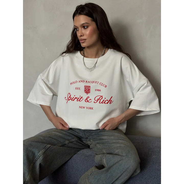 Dame Oversized T-shirt med afslappet polo-design og inspirerende statement Stilla