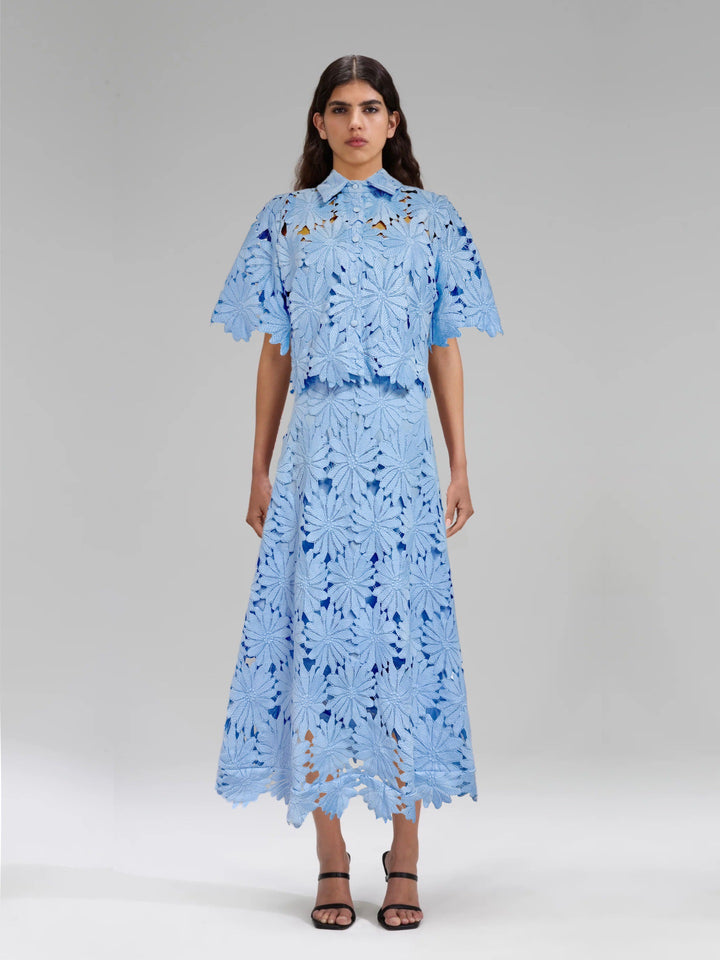Kvindernes blomstrede kjole med høj hals og voluminøse ærmer Stilla
