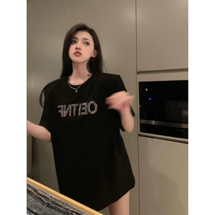 Dame T-shirt med glitrende skrift og afslappet oversized snit Stilla