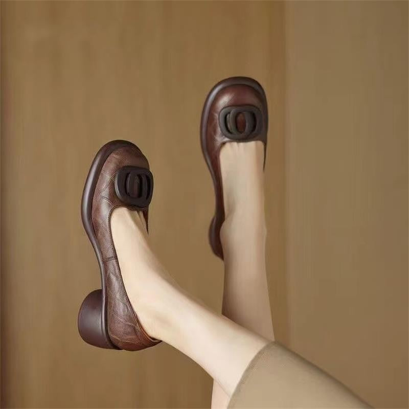 Dame elegante ballerinas med moderne remdesign og komfortabel blokhæl Stilla