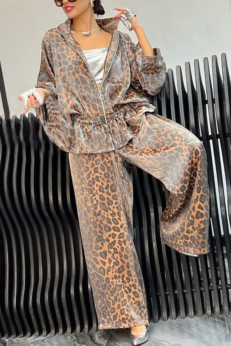 Dame Lounge-sæt med modigt leopardprint og afslappet snit Stilla