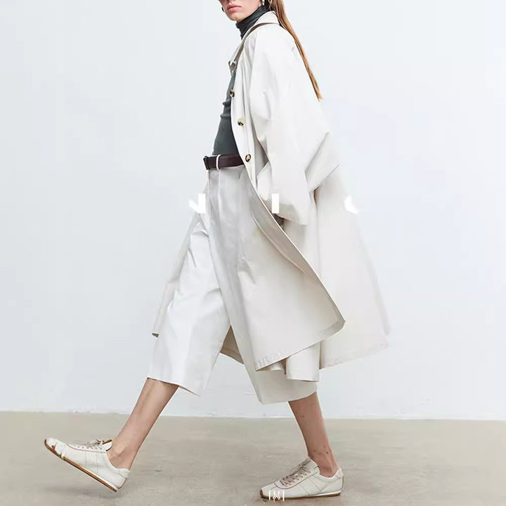 Kvinders afslappede trenchcoat med oversized ærmer og knapdetaljer Stilla