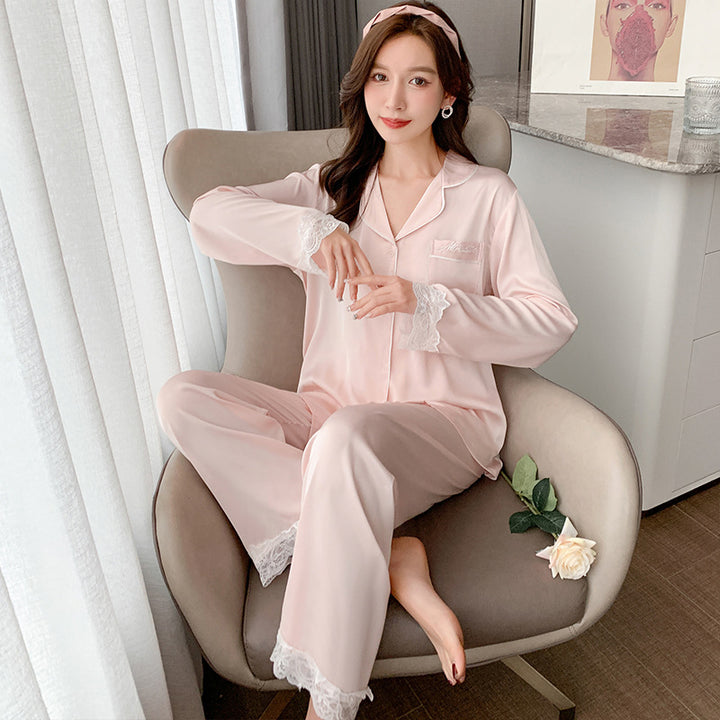 Dame Satin Pyjamasæt med elegante spidsærmer og knapbar top Stilla
