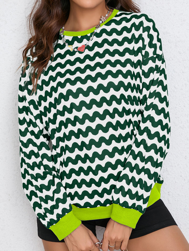Kvindernes farverige sweatshirt med bølgedesign og sporty snit Stilla