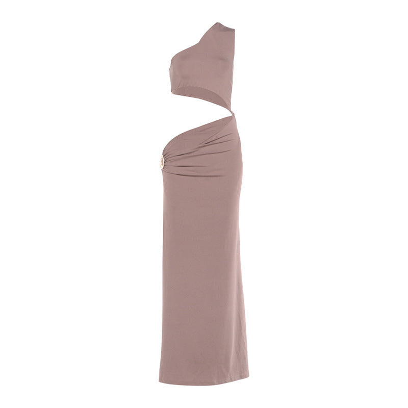 Dame Elegant asymmetrisk maxikjole med drapering og dekorativ detalje Skovae