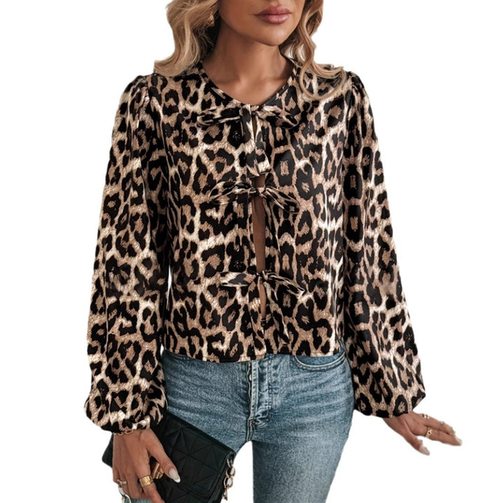 Femme Leopard-Print-Bluse med Rødfaldsdetalje Stilla