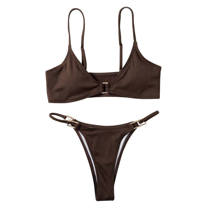 Dame triangel-bikini med raffineret halterdesign og elegant guldspænde Skovae