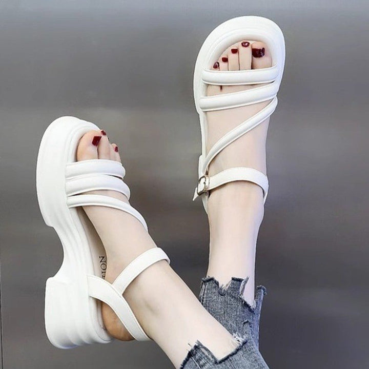 Dame Plateau-sandaler med moderne remdesign og skridsikker sål Stilla