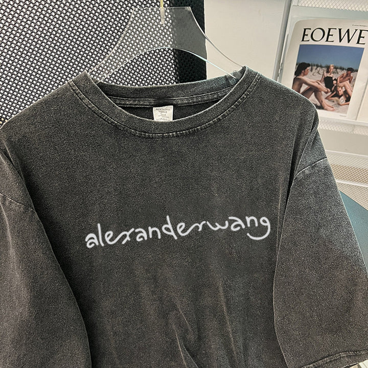 Dame afslappet T-shirt med trendy oversized skæring og iøjnefaldende tekst Stilla
