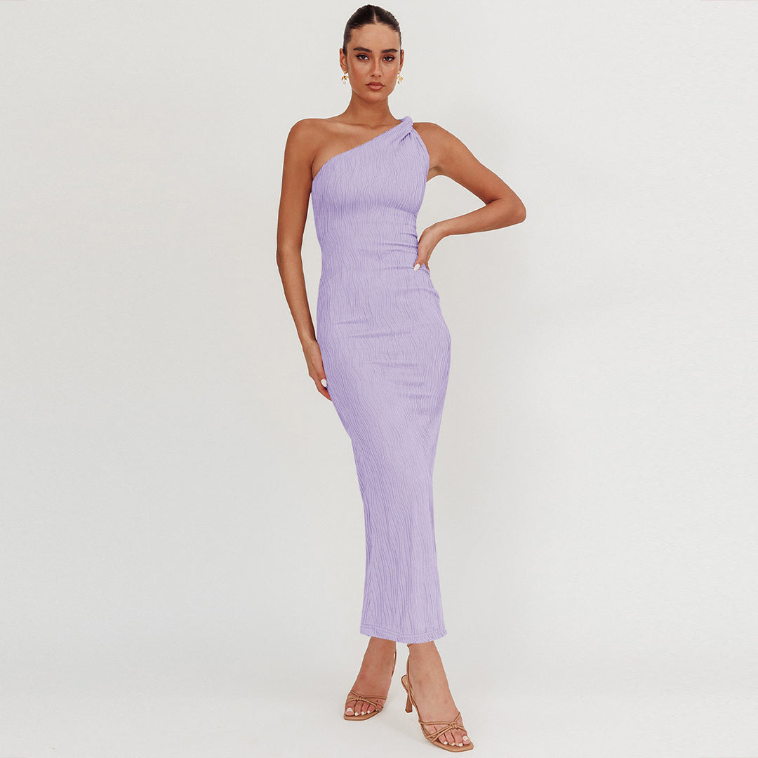 Dame maxikjole med asymmetrisk skulderdesign og elegant drapering Stilla