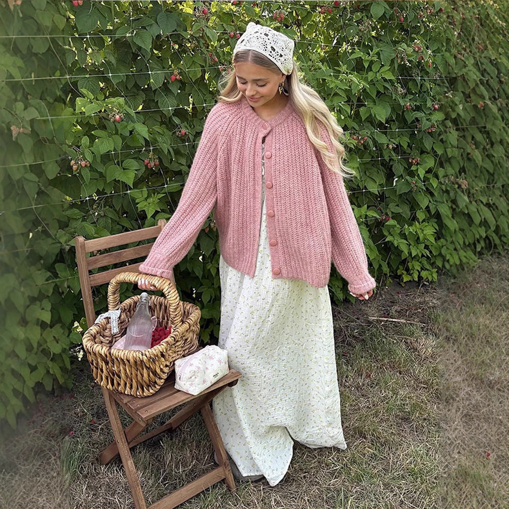 Dame strikjakke med knaplukning og afslappet snit Stilla