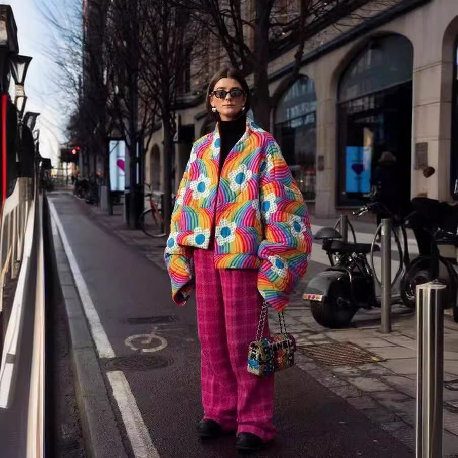 Dame quiltet Oversize-jakke med farverigt blomsterdesign og rummelige lommer Stilla