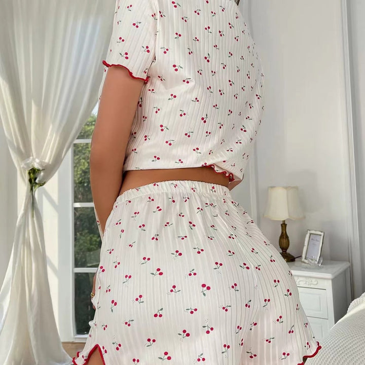 Dame betagende kortærmet pyjamasæt med kirsemønster Stilla