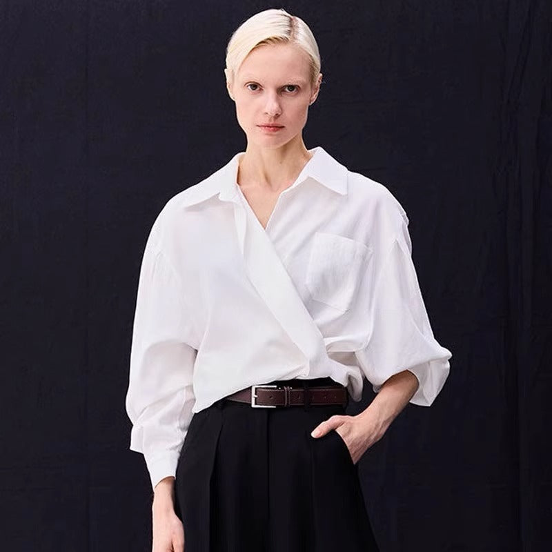 Kvindernes oversized bluse med indpakningslook og praktisk brystlomme Stilla