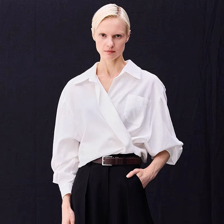 Kvindernes oversized bluse med indpakningslook og praktisk brystlomme Stilla