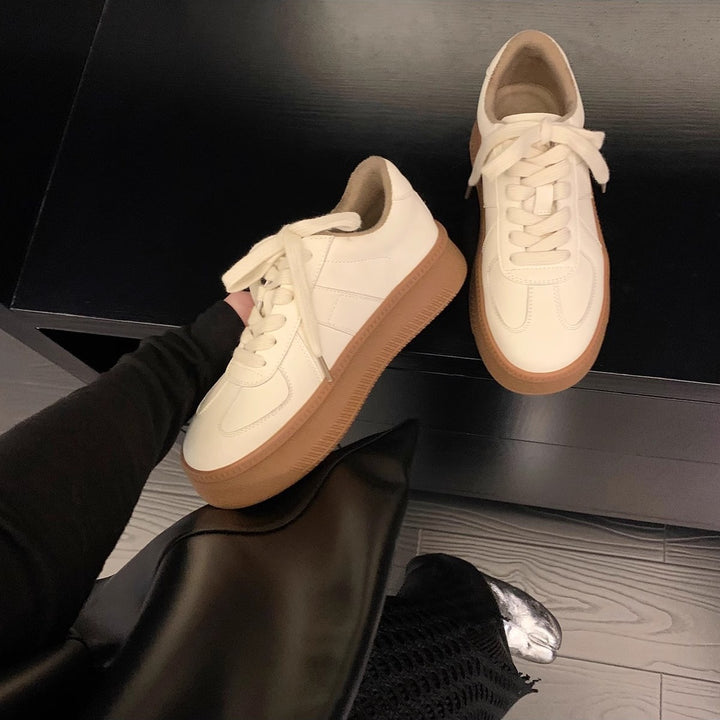 Damer retro-inspirerede fritidssneakers med strukturerede læderdetaljer Stilla