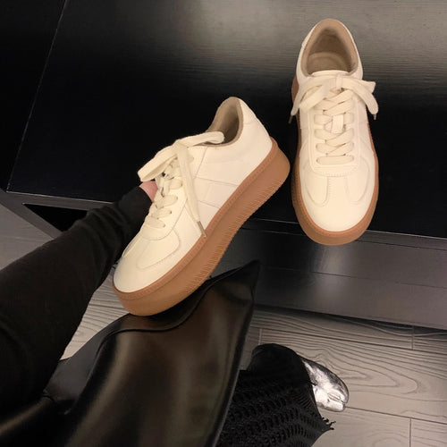 Damer retro-inspirerede fritidssneakers med strukturerede læderdetaljer Stilla