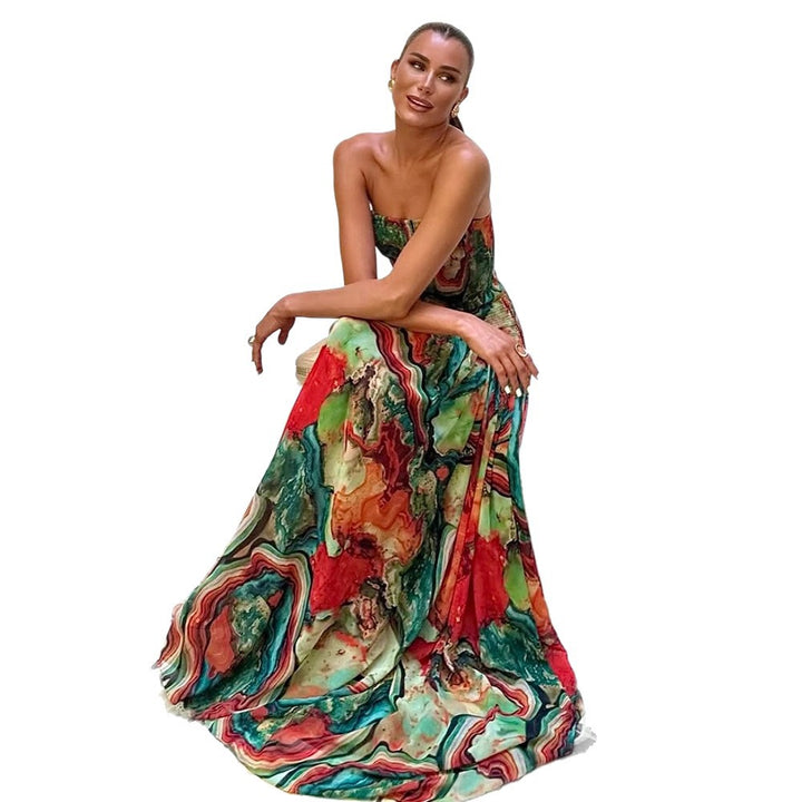 Dame Maxikjole med raffineret strapless design og farverigt marmorprint Stilla